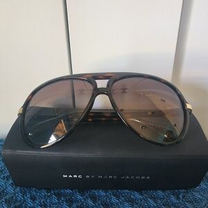 Marc by Marc Jacobs EUC Sunnies w/box